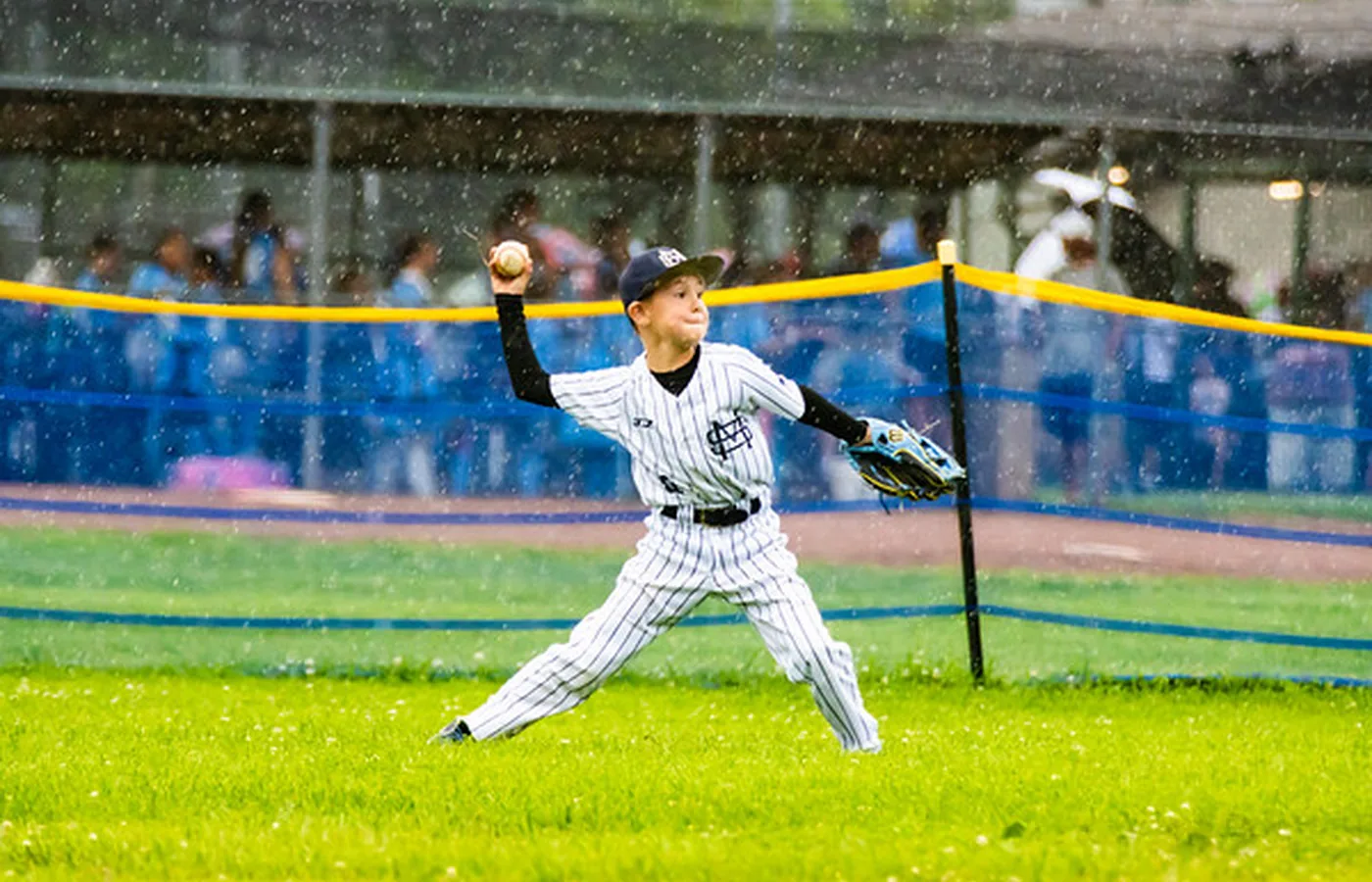 Missouri Steel player making a throw